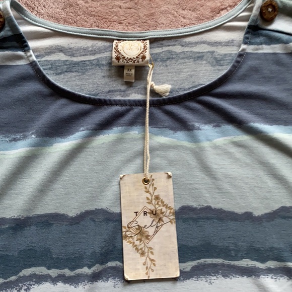 Tru Self Top With Button Accents - Picture 5 of 9